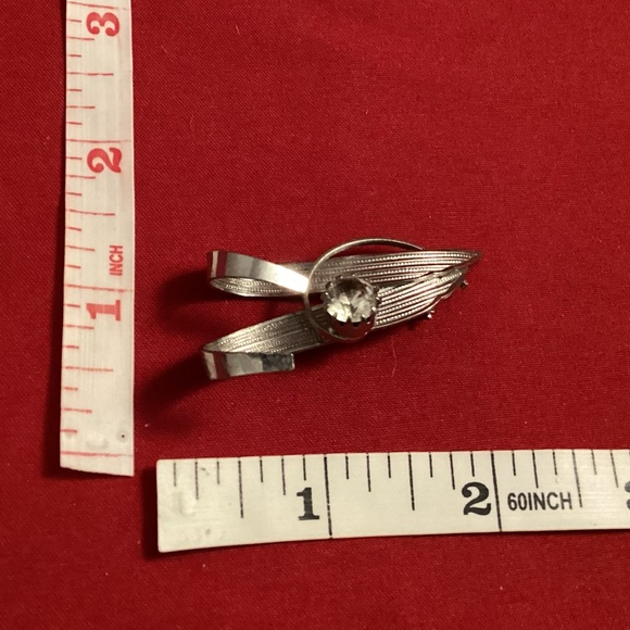 Silver tone abstract leaves with rhinestone brooch - Picture 2 of 4